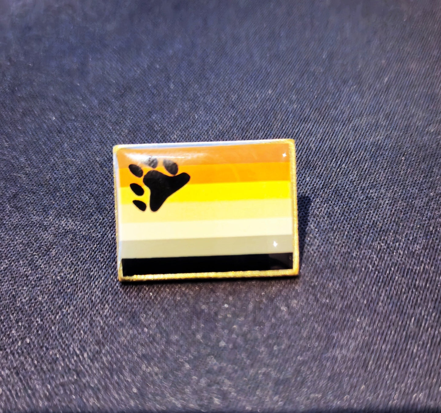 Regnbueshop - Bear Label metallpin - Pin