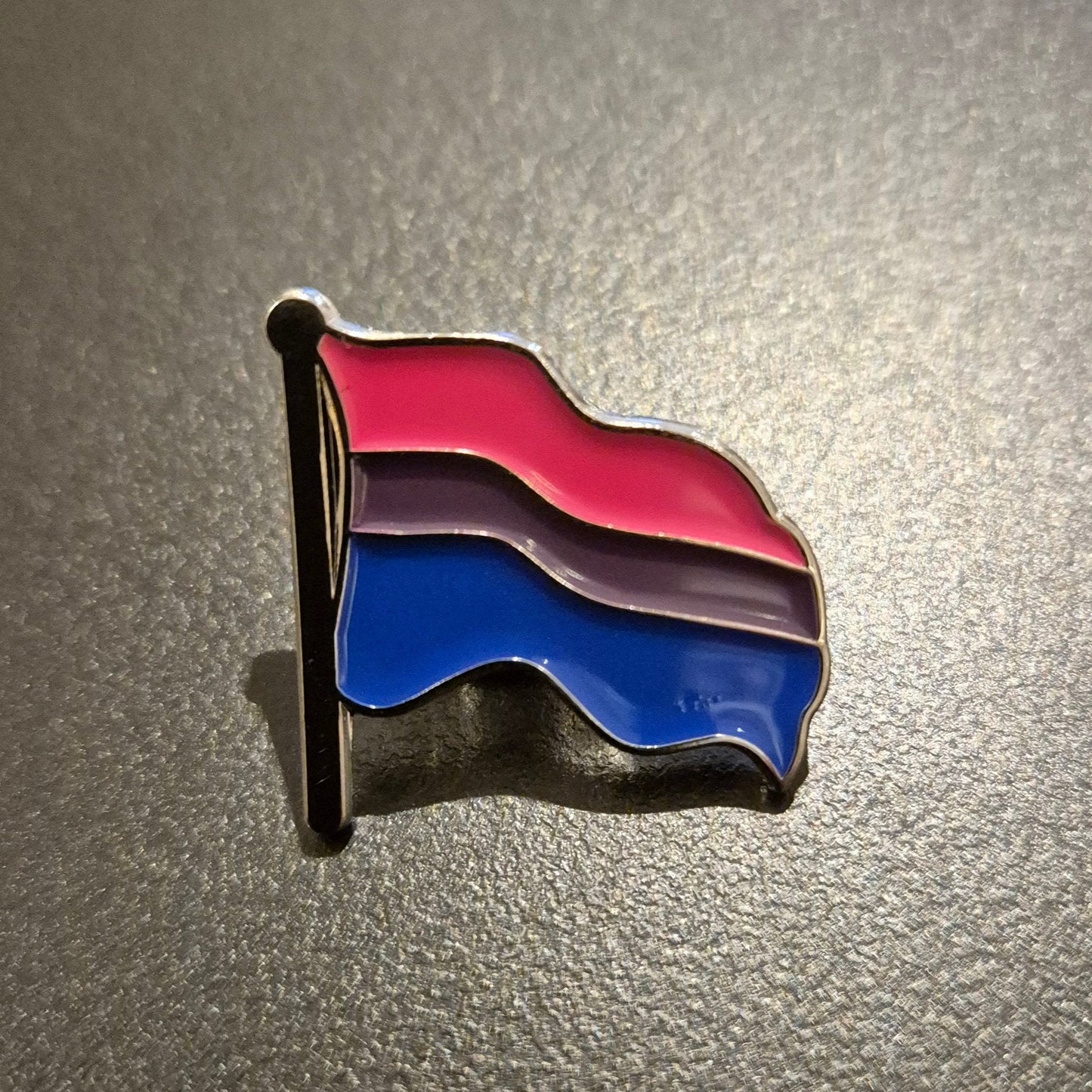 Regnbueshop - Bi flagg metallpin - Accessories