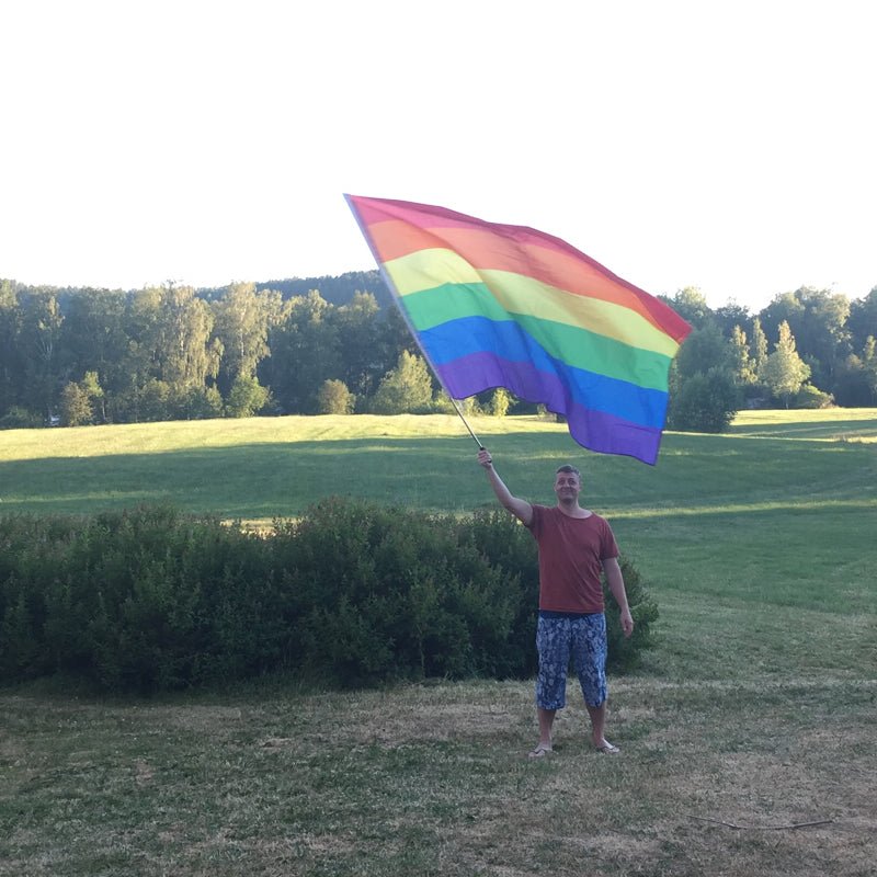 Regnbueshop - Mega Regnbue Håndflagg 150x230 cm - Flagg