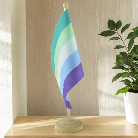 Homofil mann Pride Bordflagg med sokkel i tre