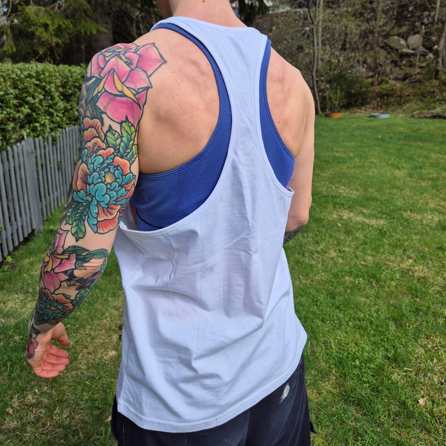 Regnbueshop - Singlet Født Sånn - T-shirt