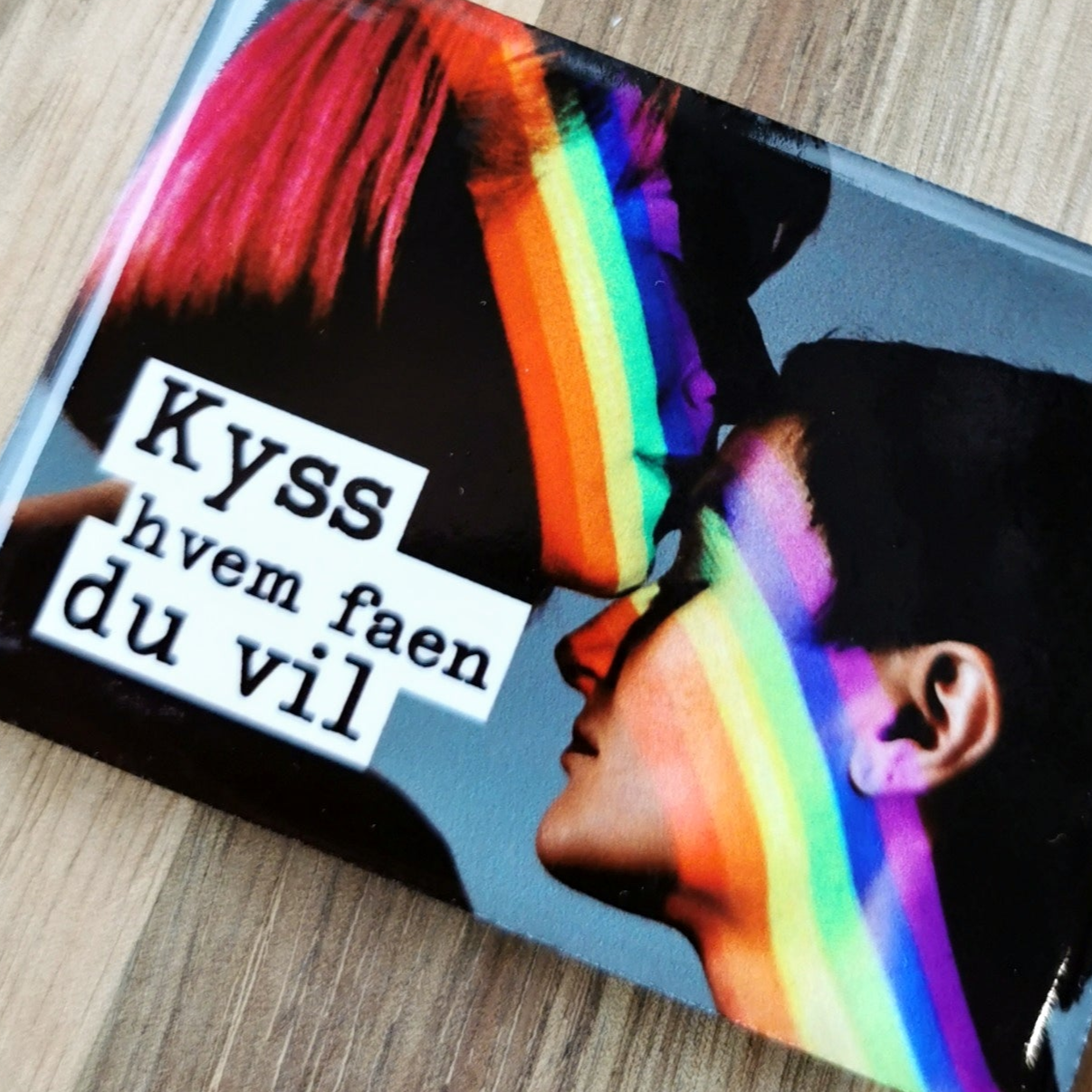 Magnet Kyss Hvem Faen Du Vil 1