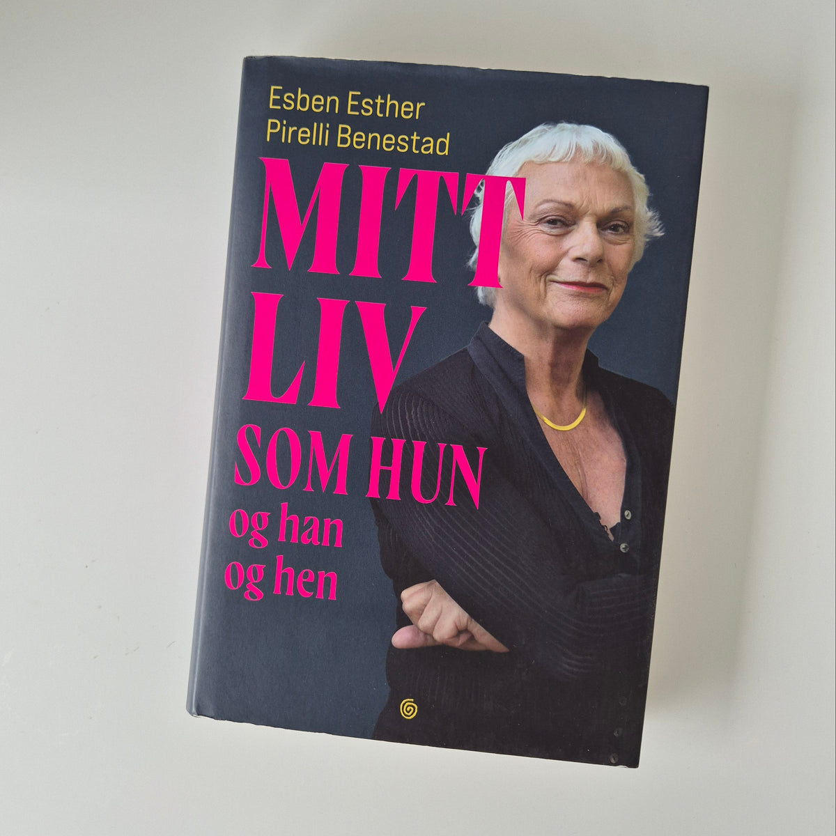 Mitt liv som hun og han og hen - Esben Esther Pirelli Benestad Skeiv litteratur