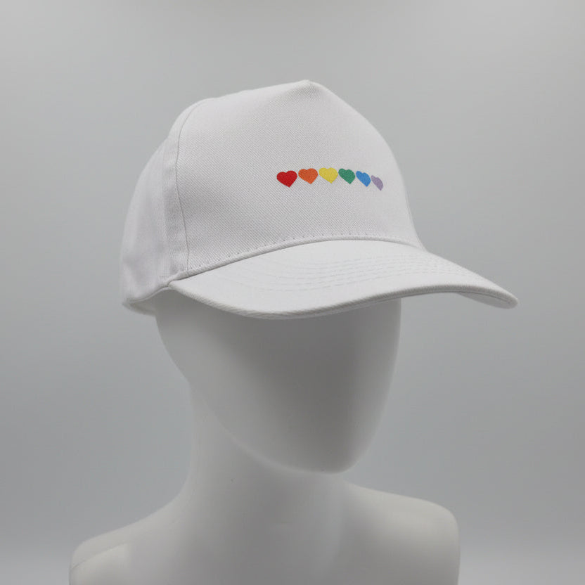 Pridecaps med hjerter fra regnbueshop