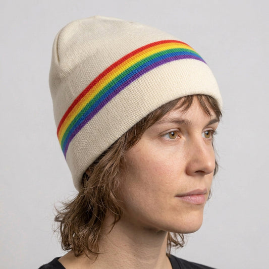 Pride_Retro_Lue_regnbueshop_pridebutikken_miljø_ offwhite retro regnbuestriper