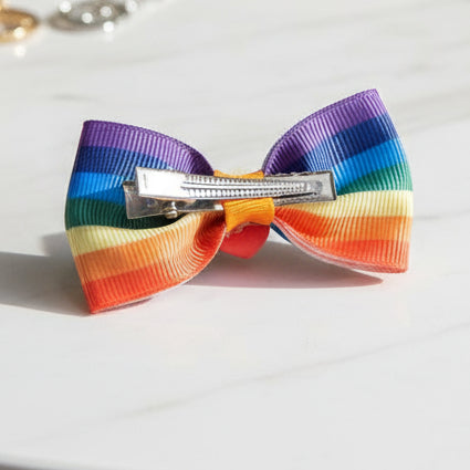 Pride spenne med sløyfe