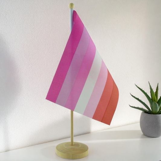 Lesbisk Pride Bordflagg med sokkel i tre