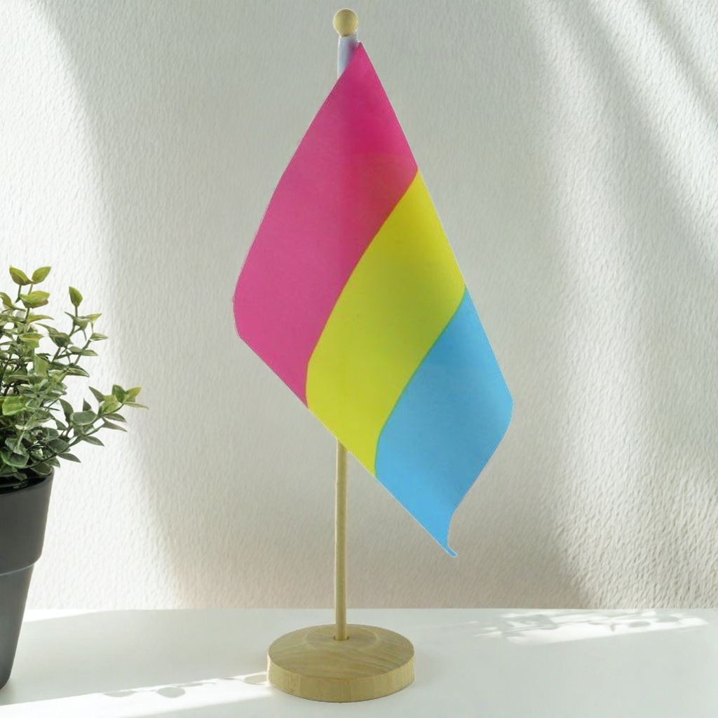 Pan Pride Bordflagg med sokkel i tre