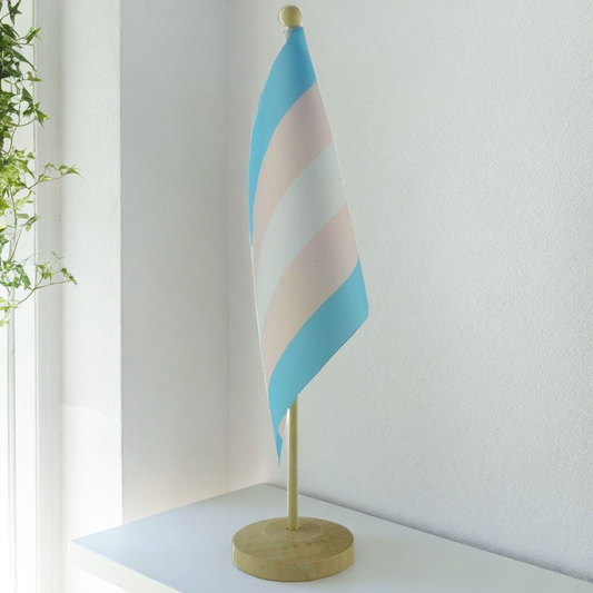 Transgender Pride Bordflagg med sokkel i tre