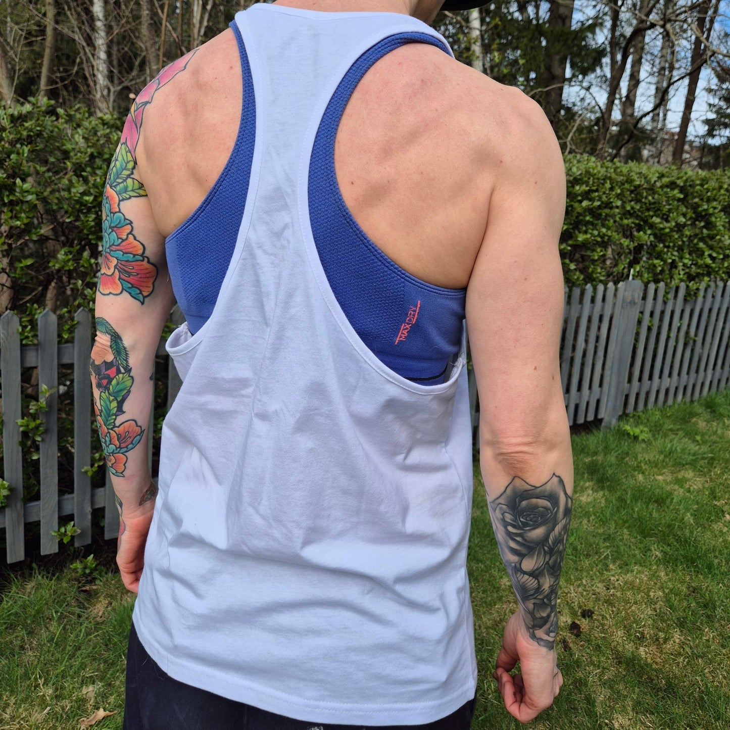 Regnbueshop - Singlet Født Sånn - T-shirt